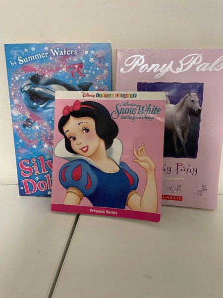 3 books to keep your girls busy these holidays (Snow White, Pony Pals & Silver Dolphins)